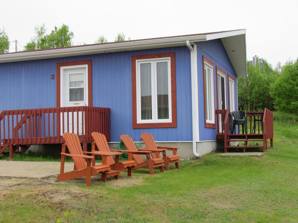 Les Chalets Au Bord De La Mer Лез-Ескумен Номер фото